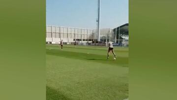 Le dan un pase 2 metros a su espalda y le da igual: vean cómo la paró Cristiano