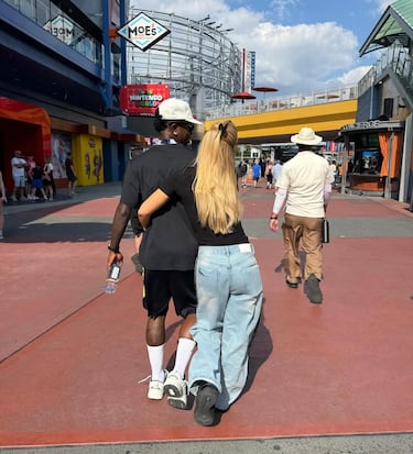 Recientemente, Vinícius le dedicó una carta romántica antes de un partido clave de Champions League, donde la describió como una "mujer y madre maravillosa".