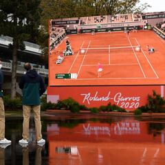 Frío y lluvia en el arranque de Roland Garros