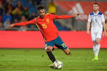 Brais Méndez jugando con la absoluta contra Bosnia.