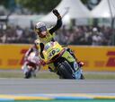 Álex Rins vence, convence
y ya lidera en Moto2