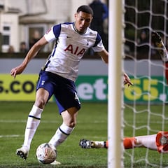 Carlos Vinicius se da un festín