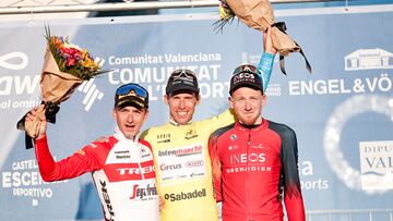 El ciclista portugués del equipo Intermarché - Circus - Wanty, Rui Costa, junto a Giulio Ciccone y Tao Geogeghan Hart en el podio final de la Volta a la Comunitat Valenciana.