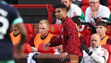 Manchester United's Brazilian midfielder #18 Casemiro (C) takes his place on the bench having been substituted at half-time during the English Premier League football match between Manchester United and Brentford at Old Trafford in Manchester, north west England, on October 7, 2023. (Photo by Darren Staples / AFP) / RESTRICTED TO EDITORIAL USE. No use with unauthorized audio, video, data, fixture lists, club/league logos or 'live' services. Online in-match use limited to 120 images. An additional 40 images may be used in extra time. No video emulation. Social media in-match use limited to 120 images. An additional 40 images may be used in extra time. No use in betting publications, games or single club/league/player publications. / 