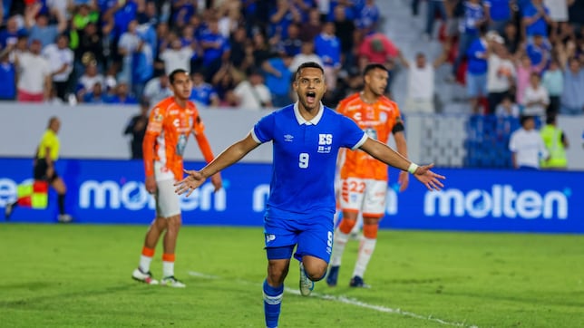 Bolillo Gómez y El Salvador empatan contra Pachuca