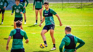 David Castro, defensa del Racing de Ferrol, durante un entrenamiento.