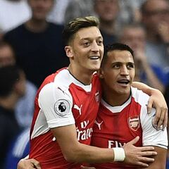 Özil interviene en el futuro de Sánchez en Europa