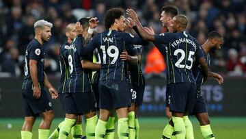 Los jugadores del Manchester City celebran un gol.