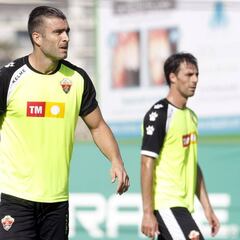 Armando sigue mejorando y Hugo Fraile recae de su lesión