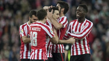 Los jugadores del Athletic celebran el segundo gol, obra de Aduriz. 