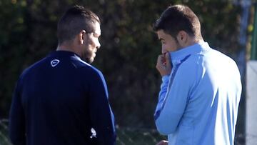 Simeone, con Gabi, en un entrenamiento. 