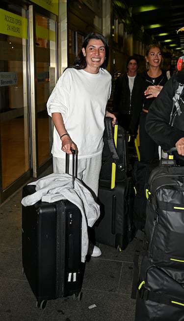 Alba Paul en el Aeropuerto Adolfo Suárez Madrid-Barajas para viajar a Honduras. 
 
 
 