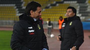 Futbol, Coquimbo Unido vs Universidad Catolica.
Fecha 15, campeonato Nacional 2024.
El entrenador de Coquimbo Unido Fernando Diaz es fotografiado contra durante el partido de primera division realizado en el estadio Francisco Sanchez Rumoroso, Coquimbo, Chile.
2/06/2024
Alejandro Pizarro Ubilla/Photosport
Football,Coquimbo Unido vs Universidad Catolica.
15th turn, 2024 National Championship.
Coquimbo Unido’s coach Fernando Diaz is pictured during the first division match at Francisco Sanchez Rumoroso stadium, Coquimbo, Chile.
2/06/2024
Alejandro Pizarro Ubilla/Photosport