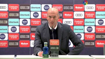 Zidane carga contra el arbitraje: "Estoy muy enfadado. No me sirven las explicaciones"