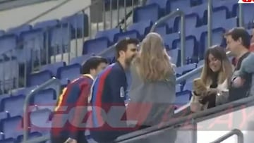 Piqué y su nueva pareja muestran su amor en la tribuna del Camp Nou