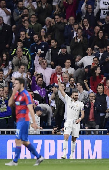 1-0. Karim Benzema celebró el primer gol.