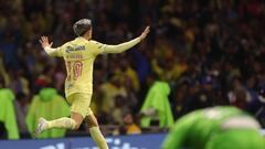 MEX5686. CIUDAD DE MÉXICO (MÉXICO), 21/05/2023.- Diego Valdés de América festeja un gol en contra de Chivas, durante un juego por las semifinales del torneo Clausura 2023 de la Liga MX hoy, en el Estadio Azteca de la Ciudad de México (México). EFE/Isaac Esquivel
