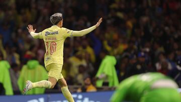 MEX5686. CIUDAD DE MÉXICO (MÉXICO), 21/05/2023.- Diego Valdés de América festeja un gol en contra de Chivas, durante un juego por las semifinales del torneo Clausura 2023 de la Liga MX hoy, en el Estadio Azteca de la Ciudad de México (México). EFE/Isaac Esquivel