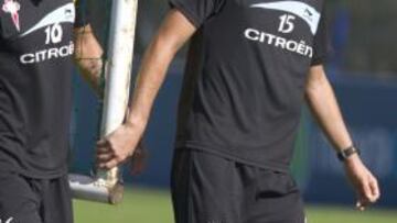 <b>DURA PELEA. </b>Oier Sanjurjo y Carlos Bellvís pelearán por ocupar el lateral derecho este sábado.