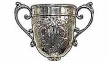 <B>ESTA ES LA PRIMERA COPA DEL REY.</b> Fue donada por Alfonso XIII, a petición de Carlos Padrós, para premiar a los vencedores del Campeonato de España de Football. Reposa en las vitrinas del Real Madrid que la ganó en 1905, 1906 y 1907.