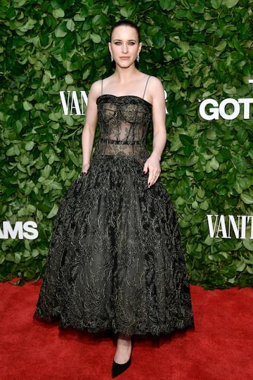 Rachel Brosnahan posa en la alfombra roja de los de los Gotham Awards 2024 celebrados en el Cipriani Wall Street de Nueva York.