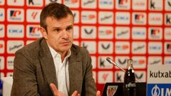 BILBAO, 05/02/2024.- El presidente del Athletic Club, Jon Uriarte (d), junto al director de Fútbol, Mikel González, este lunes en la rueda de prensa para hacer balance deportivo de mitad de temporada y analizar el cierre del mercado de invierno. EFE/Luis Tejido
