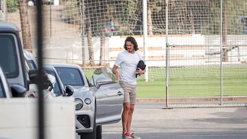 Cavani, llegando a la Ciudad Deportiva de Paterna el pasado martes.