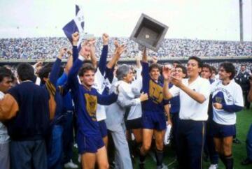 La Final de la campaña 90-91 regaló una cosa espectacular entre Águilas y felinos. Los de Coapa ganaron la Ida 2-3 pero en la vuelta con un agónico tanto del Tuca Ferretti los Pumas ganaron 1-0, con lo que al final se quedaron con el título por el gol de visitante. 

Fotos tomadas con el siguiente equipo Nikon. Lente Nikkor 400mm1:2.8 G ED Lente Nikkor 70-200mm1:2.8 GII ED Lente Nikkor 24-70mm1:2.8 G ED Lente Nikkor 14-24mm1:2.8 G ED Camara Nikon D4 Camara Nikon D300s 
Action Photo during the game America vs Cruz Azul  Liga MX Final, Christian Benitez/ Foto de accion durante el juego America vs Cruz Azul  Liga MX Final, Christian Benitez/ 26-May-2013/ MEXSPORT/ Roberto Maya.

Fotos tomadas con el siguiente equipo Nikon. Lente Nikkor 400mm1:2.8 G ED Lente Nikkor 70-200mm1:2.8 GII ED Lente Nikkor 24-70mm1:2.8 G ED Lente Nikkor 14-24mm1:2.8 G ED Camara Nikon D4 Camara Nikon D300s