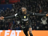Dembélé celebra un gol en la ida de octavos de final de la Champions League contra el Chelsea.