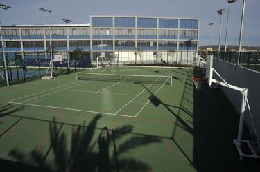 Una de las tres canchas multideporte.