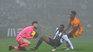 Samu, en una acción ante Nacional.