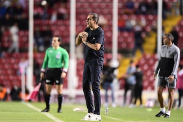   Renato Alves Paiva head coach of Toluca  during the 12th round match between Queretaro and Toluca as part of the Liga BBVA MX, Torneo Apertura 2024 at La Corregidora Stadium on October 18, 2024 in Santiago de Queretaro, Mexico.