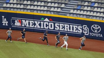 La serie estaba estipulada para jugarse los días 18 y 19 de abril de esta temporada; Arizona Diamondbacks y San Diego Padres eran los invitados.