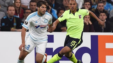 Marseille&#039;s brazilian midfielder Lucas Silva Borges (L)  vies with Braga&#039;s defender Baiano (R) during the UEFA Europa League football match between Marseille and Braga on November 5, 2015 at the Velodrome stadium in Marseille, southern France. A