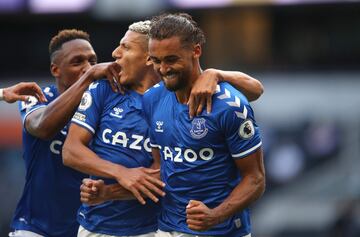 El equipo de Carlo Ancelotti ganó por 0-1 en el debut de la Premier League 2020/2021. James debutó, jugó 91 minutos y tuvo un gran papel. Yerry Mina fue el jefe de la defensa. Calvert Lewin marcó el gol del triunfo. 