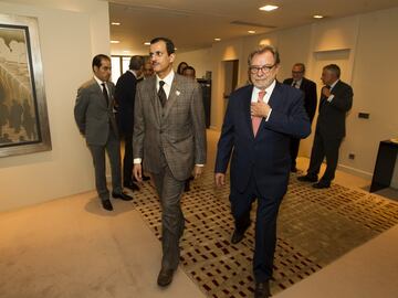 Juan Luis Cebrián, presidente de Prisa, y Shk. Khalid bin Thani bin Abdullah Al Thani, vicepresidente de Dar Al Sharq.