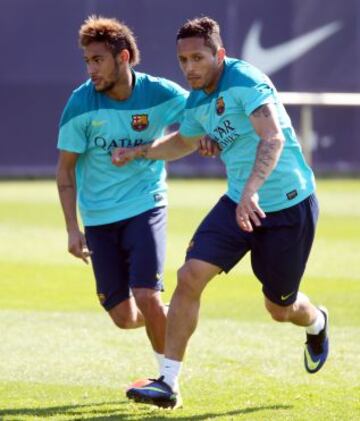 Adriano junto a Neymar en el entrenamiento.