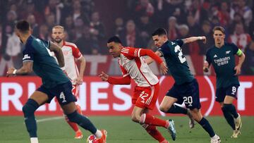 Soccer Football - Champions League - Quarter Final - Second Leg - Bayern Munich v Arsenal - Allianz Arena, Munich, Germany - April 17, 2024 Bayern Munich's Jamal Musiala in action with Arsenal's Jorginho REUTERS/Kai Pfaffenbach