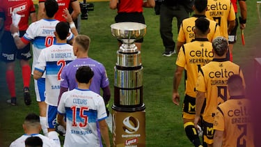Futbol, Universidad Catolica vs Coquimbo Unido.
Final Supercopa 2026.
Los equipos de Universidad Catolica y Coquimbo Unido entran a la cancha durante la final de la Supercopa disputada en el estadio Sausalito de Vina del Mar, Chile.
25/01/2026
Sebastian Cisternas/Photosport
Football, Universidad Catolica vs Coquimbo Unido.
2025 Supercopa Championship semifinal.
Universidad Catolica’s and Coquimbo Unido team enter the field during the Supercopa Championship final match at the Sausalito stadium in Vina del Mar, Chile.
25/01/2026
Sebastian Cisternas/Photosport