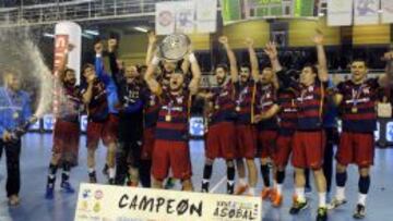 El Barcelona celebra su und&eacute;cima Copa Asobal.