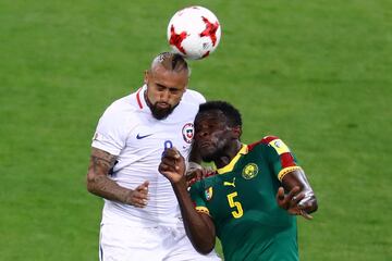 Soccer Football - Cameroon v Chile - FIFA Confederations Cup Russia 2017 - Group B - Spartak Stadium, Moscow, Russia - June 18, 2017   Chile’s Arturo Vidal in action with Cameroon’s Michael Ngadeu-Ngadjui    REUTERS/Kai Pfaffenbach