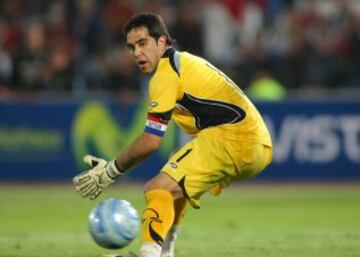 Claudio Bravo, actual capitán de Chile, cumplió 88 partidos defendiendo a la Roja.