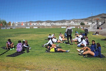 Las jugadoras del equipo de ftbol femenino de Pachuca participan en una sesin de entrenamiento en la Universidad del Ftbol y Ciencias del Deporte (UFD) en Pachuca. 