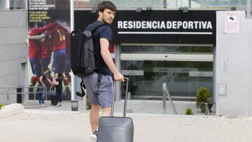 David Silva, llegando a la Ciudad del Fútbol de Las Rozas.