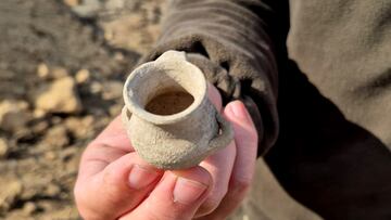 Imagen del ánfora griego encontrado por un militar ucraniano de la 123.ª Brigada de Defensa Territorial de Ucrania.