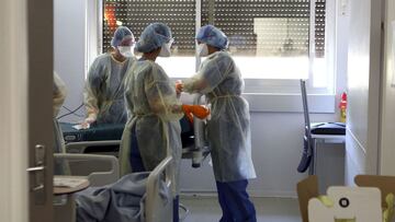 Medical staff members disinfect a room of a unit dedicated to patients infected with Covid-19 at the hospital of Bastia on the French Mediterranean island of Corsica on August 5, 2021. - Health officials in France on August 3, 2021, activated an emergency plan on the Mediterranean island of Corsica as a fourth wave of Covid infections spread across the country. (Photo by Pascal POCHARD-CASABIANCA / AFP)