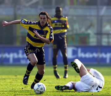 Llegó al conjunto italiano en la temporada 2000/01 procedente de la Lazio. En el Parma estuvo únicamente dos temporadas.