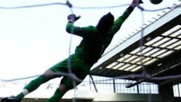 <b>DE GEA, MUY BIEN. </b>El portero español impidió el triunfo del Liverpool con paradas como la que capta la imagen.