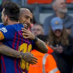 Barcelona venció a Espanyol con participación de Arturo Vidal