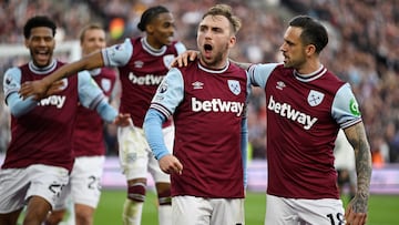 West Ham came out on top thanks to a late penalty. Manchester United had plenty of chances in the first half but failed to take them.